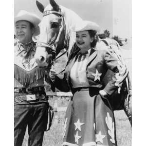 com 1958 photo Roy Rogers standing with wife Dale Evans and his horse 