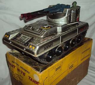 VINTAGE BATTERY OPERATED TIN TOY ARMY TANK M  75 1960 JAPAN WITH BOX 