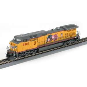  Athearn HO RTR C44 9W, UP/Flag #9807 ATH79839: Toys 