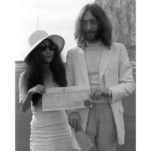  John Lennon and Yoko Ono by Unknown 16x20: Home & Kitchen