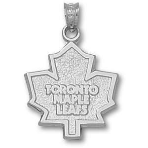  Toronto Maple Leafs NHL Logo 5/8 Pendant (Silver): Sports 