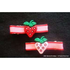  A Cute Pair of Strawberries with Glitter Seeds   Novelty 