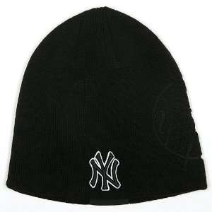 New York Yankees Bear Paw Knit Cap   Black Adjustable  