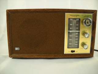Vintage Realistic Am Fm Transistor Radio Model # MTA 8 12 689  