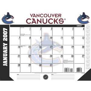   : Vancouver Canucks NHL 2007 Office Desk Calendar: Sports & Outdoors