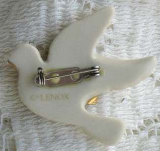   PORCELAIN WHITE PEACE CHRISTMAS EASTER DOVE BIRD BROOCH PIN  